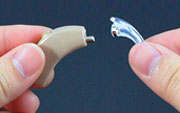 Step 3: Detach clear ear-hook piece Step 3: Detach clear ear-hook piece